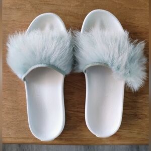 Ugg Royale Women Shoes:Soft and silky Toscana fur upper offers extraordinary a